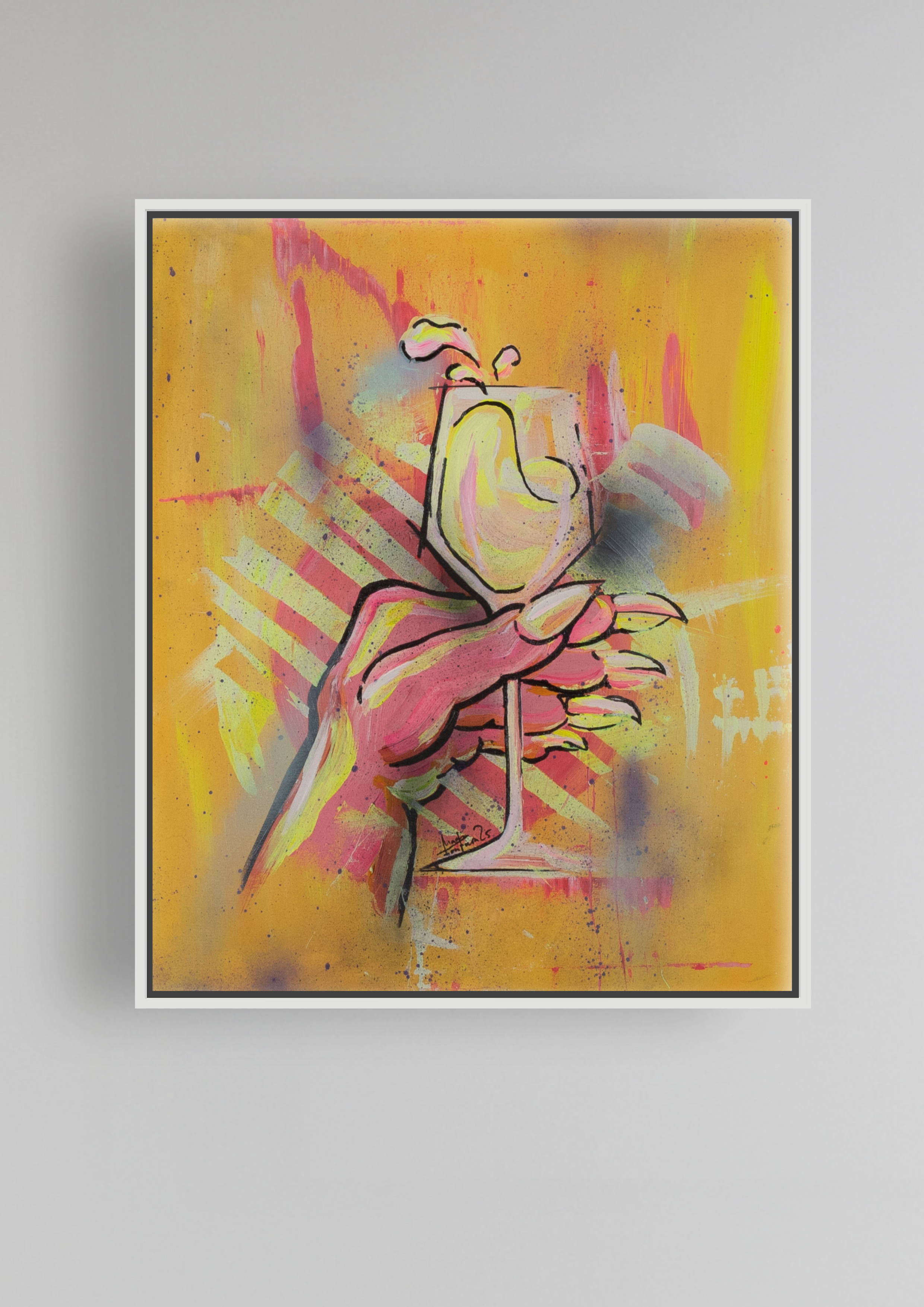 Zeitgenössisches figuratives Gemälde einer pinken Hand mit Cocktailglas vor gelb-orangenem Hintergrund mit pink-roten Formfragmenten