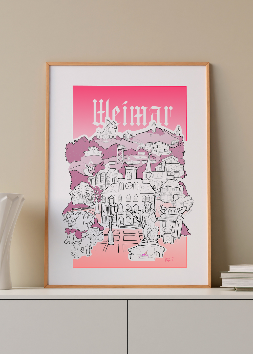 Moderner Weimar Poster Kunstdruck mit illustrativer Stadtansicht und ikonischen Sehenswürdigkeiten – hochwertiger Art Print zu Architektur, Kultur und Stadtidentität. Detailreiche Schwarz-Weiß-Linienillustration mit pinkem Farbverlauf und typografischem Schriftzug „Weimar“, präsentiert als stilvoll gerahmter Wanddruck für Wohnzimmer, Büro oder moderne Inneneinrichtung.

Abgebildete Orte:

Rathaus Weimar, Marktplatz, Bauhaus-Universität Weimar, Haus am Horn, Park an der Ilm, Deutsches Nationaltheater, Goethe